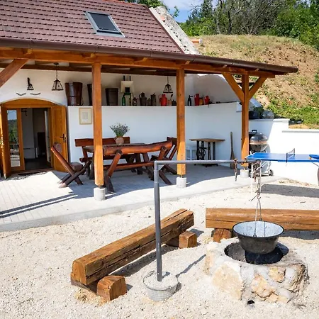 Sauna & Jakuzzi Kisleshegy Vendeghaz * Dorgicse