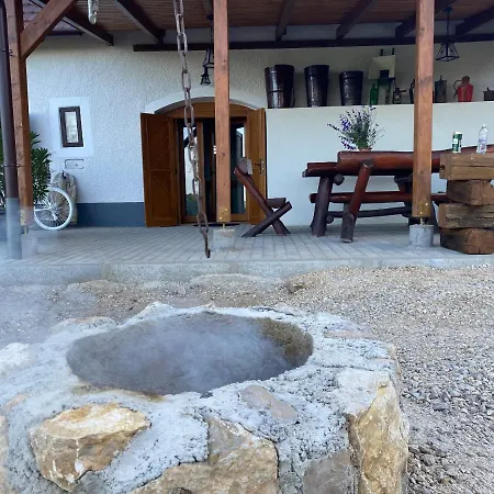 Sauna & Jakuzzi Kisleshegy Vendeghaz * Dorgicse