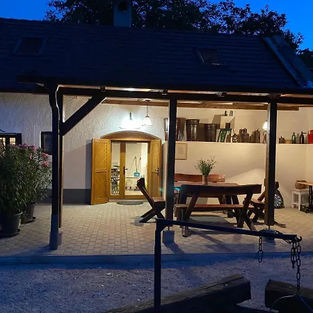 Sauna & Jakuzzi Kisleshegy Vendeghaz Villa *