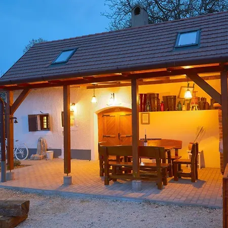 Sauna & Jakuzzi Kisleshegy Vendeghaz