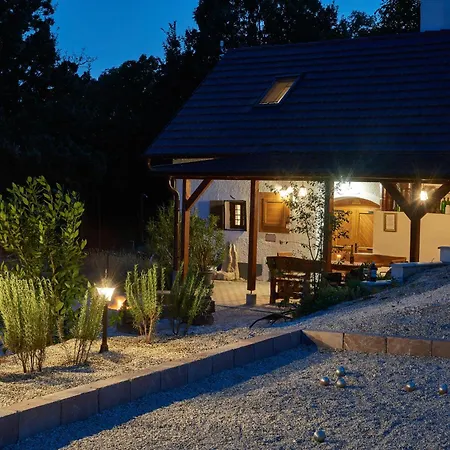 Sauna & Jakuzzi Kisleshegy Vendeghaz Villa