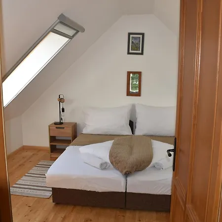 Sauna & Jakuzzi Kisleshegy Vendeghaz *